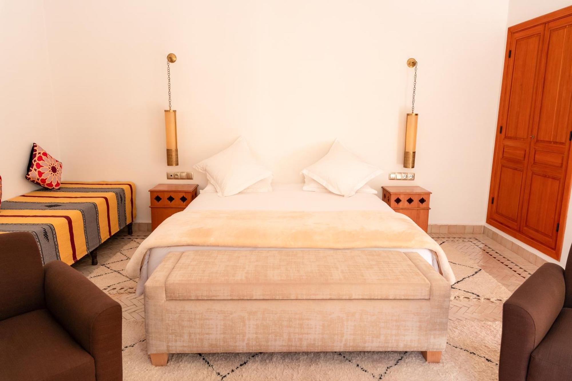 Al Ansari Riad *
